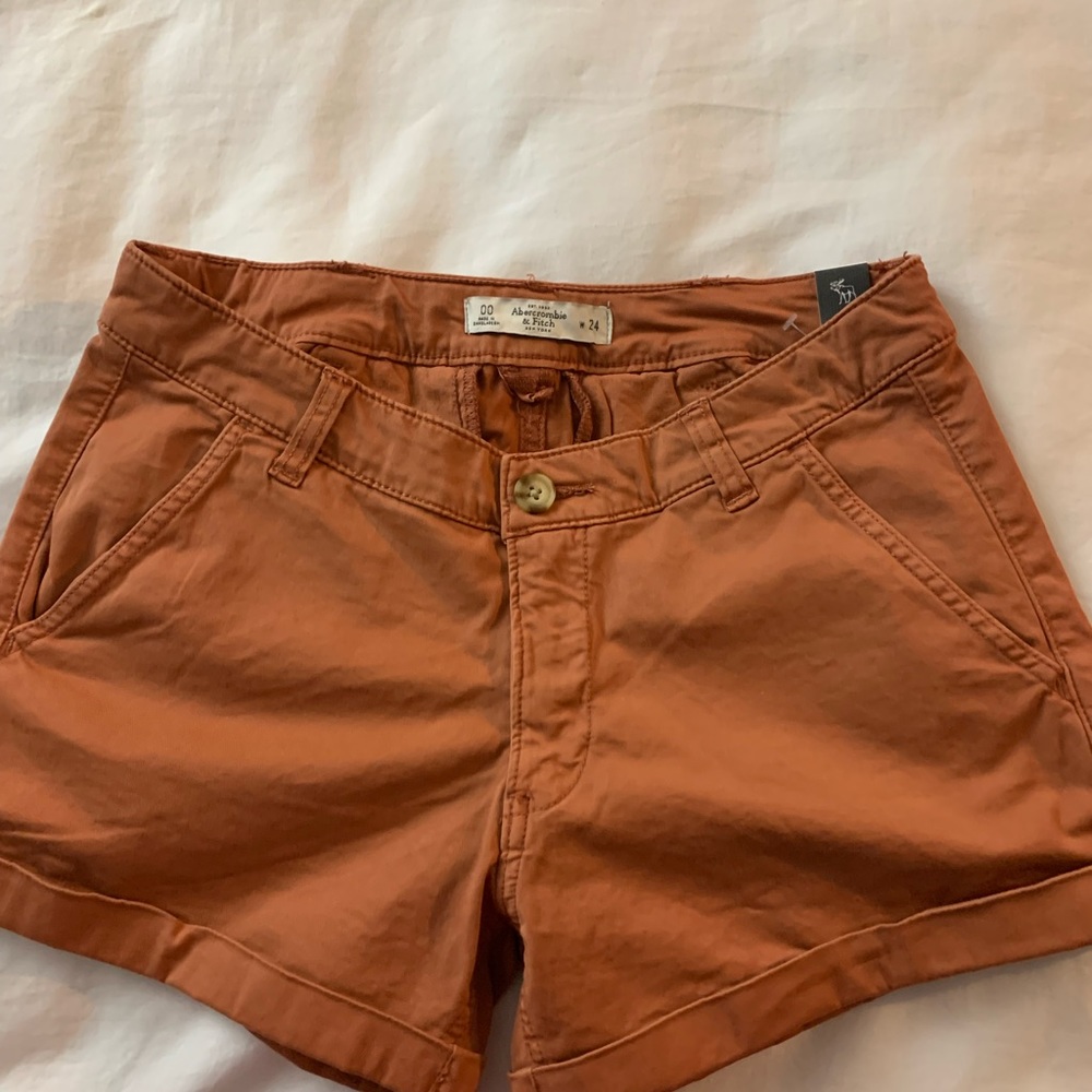 Never worn before!! Cute summer shorts in 00